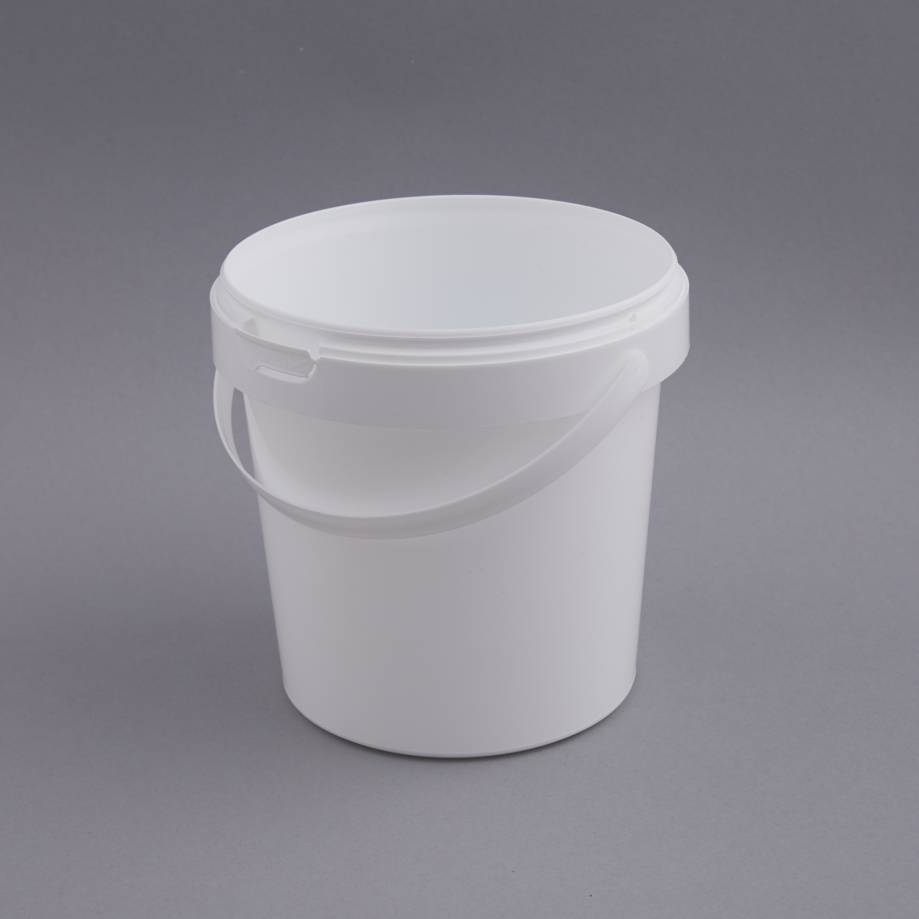 Plastspand 1180 ml hvid PP med hank u/låg Ø: 133 mm H: 130 mm. S...